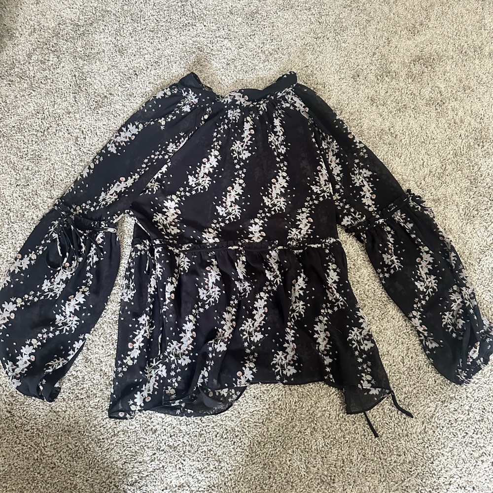Floral Black and White/pink Women's Top